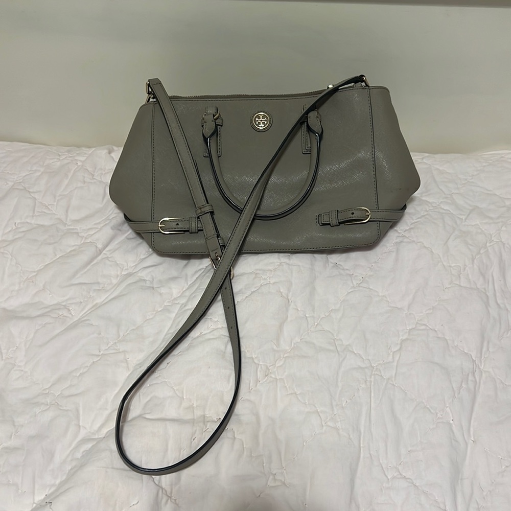 Tory Burch cross body purse. About 11x6”